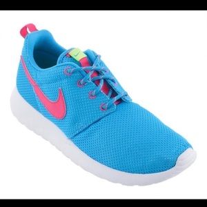 Nike Roshe Run Sneakers